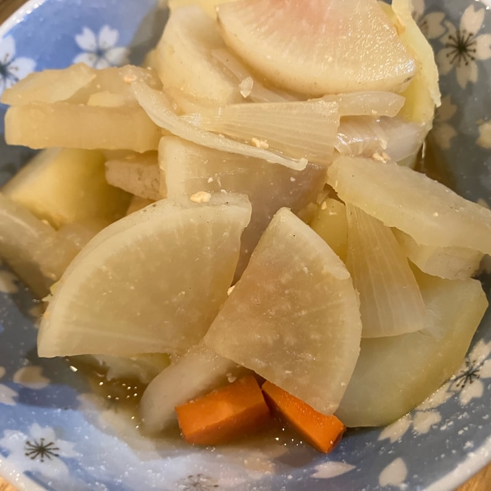 じゃがいもと大根とにんじんと玉ねぎの味噌煮